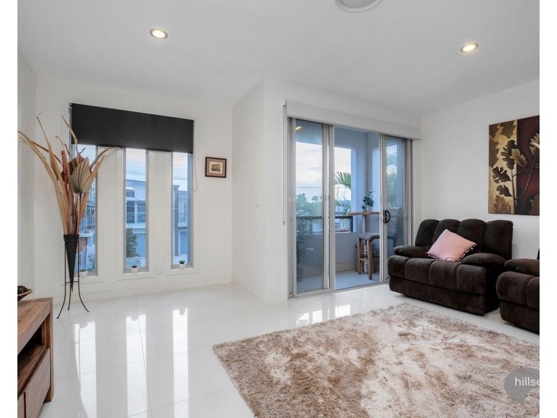 2/21 Scoter Avenue, Paradise Point QLD 4216