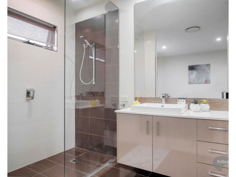2/21 Scoter Avenue, Paradise Point QLD 4216