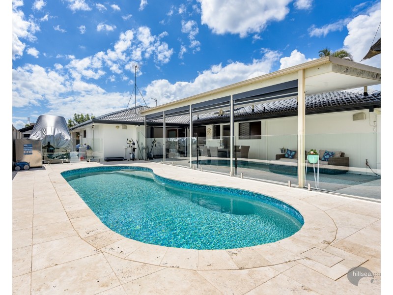 10 Tradewinds Avenue, Paradise Point QLD 4216