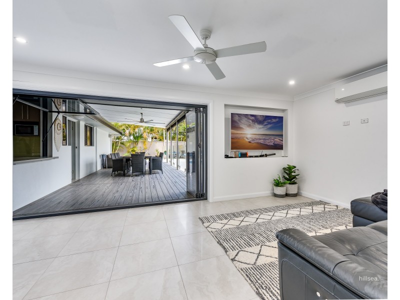 10 Tradewinds Avenue, Paradise Point QLD 4216