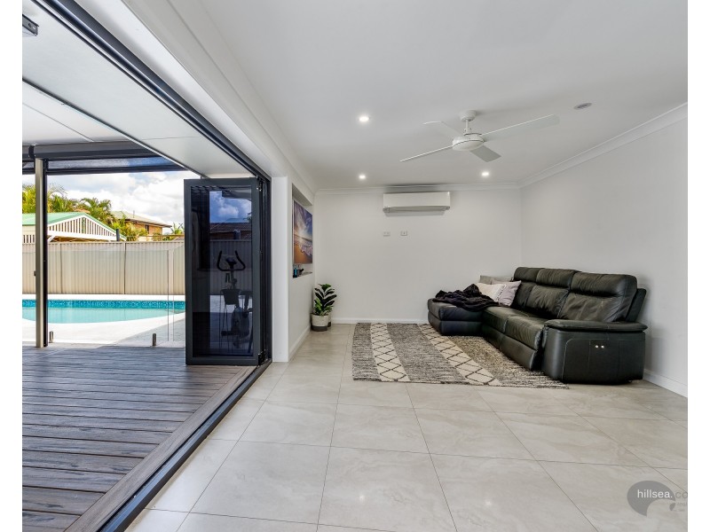 10 Tradewinds Avenue, Paradise Point QLD 4216