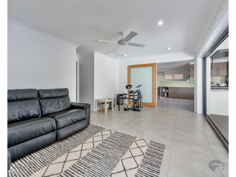 10 Tradewinds Avenue, Paradise Point QLD 4216