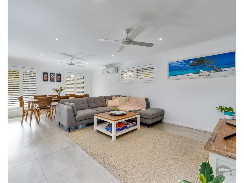 10 Tradewinds Avenue, Paradise Point QLD 4216