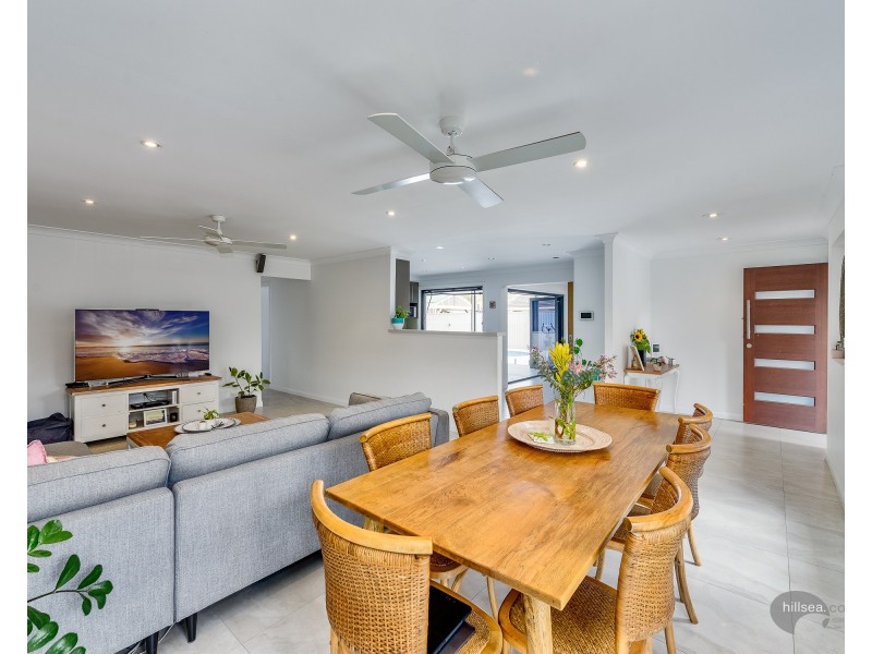 10 Tradewinds Avenue, Paradise Point QLD 4216