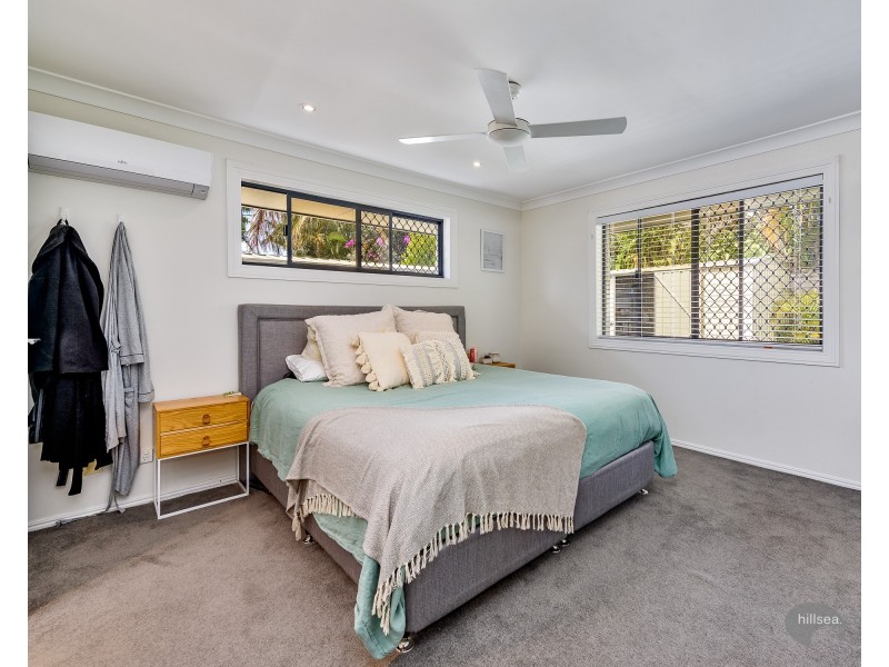 10 Tradewinds Avenue, Paradise Point QLD 4216