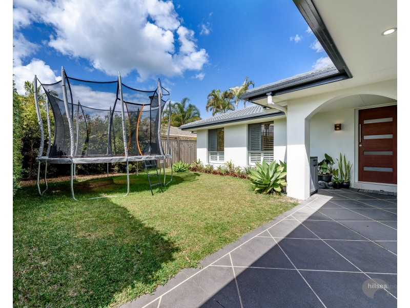 10 Tradewinds Avenue, Paradise Point QLD 4216