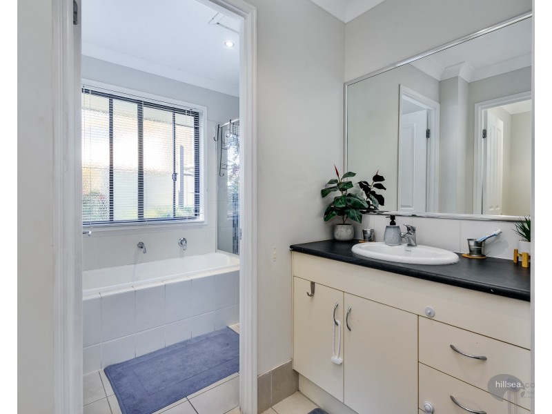 2/57 Numeralla Avenue, Ashmore QLD 4214