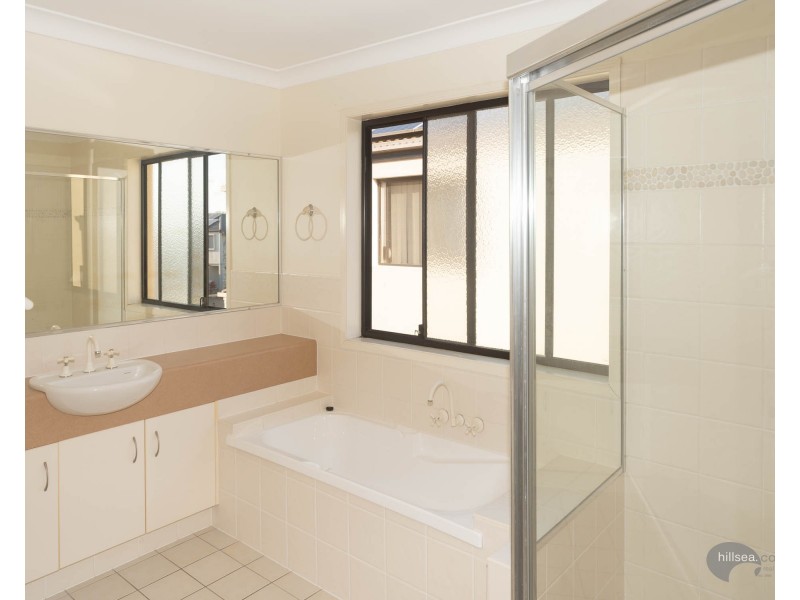 77 Tee Trees Boulevarde, Arundel QLD 4214