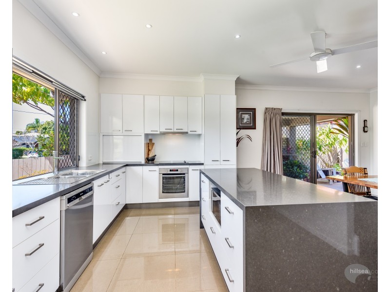 2/10 Neville Avenue, Southport QLD 4215