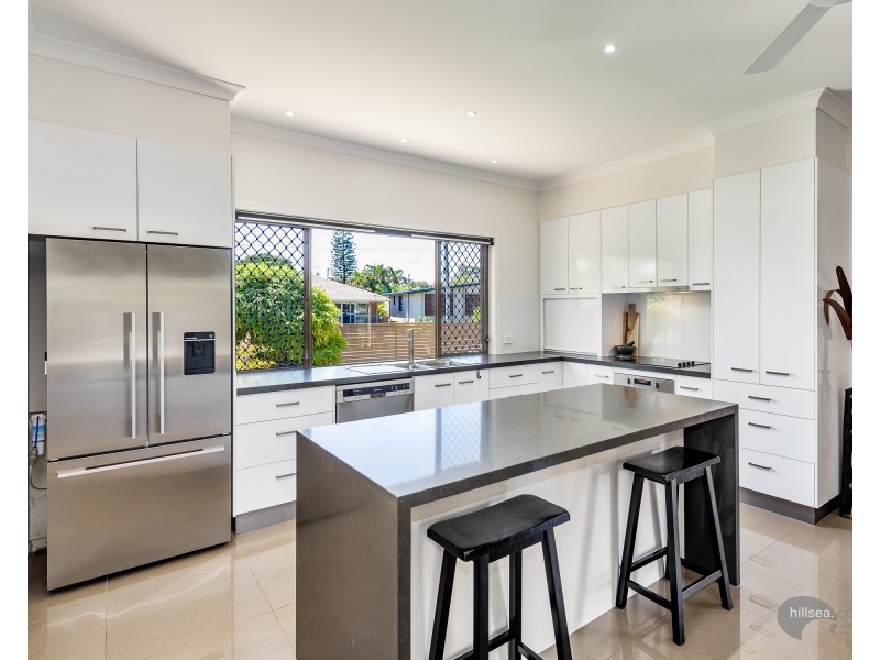 2/10 Neville Avenue, Southport QLD 4215