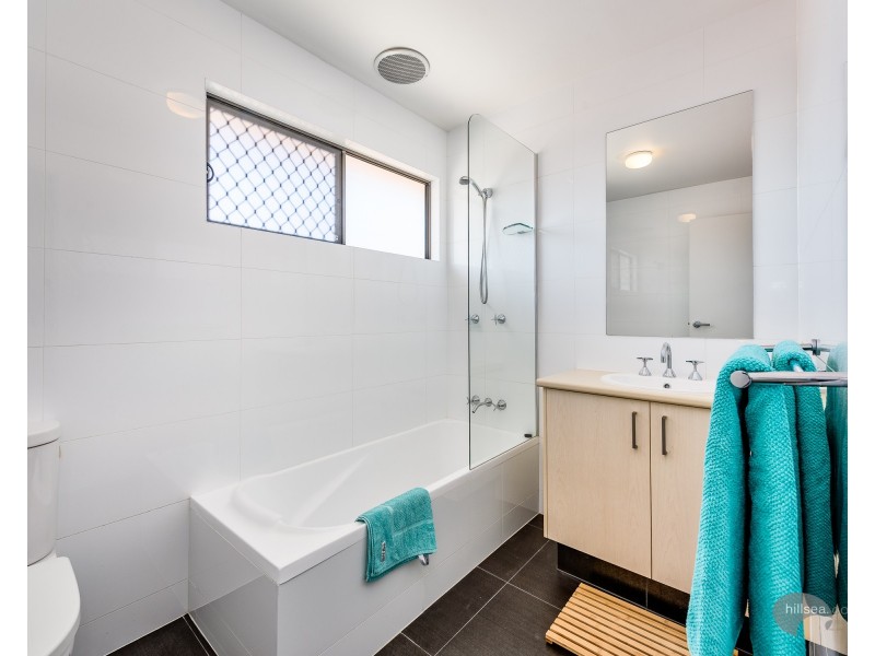 2/10 Neville Avenue, Southport QLD 4215