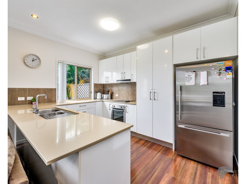 2/18 Fourth Avenue, Labrador QLD 4215