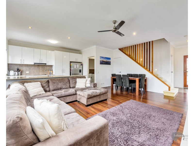 2/18 Fourth Avenue, Labrador QLD 4215