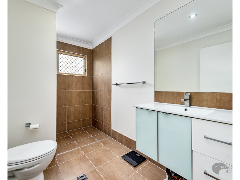 2/18 Fourth Avenue, Labrador QLD 4215