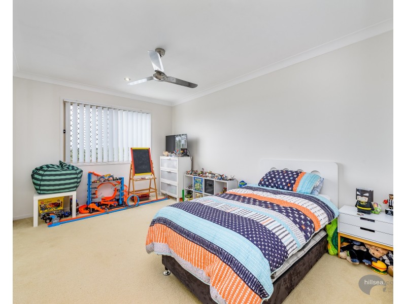 2/18 Fourth Avenue, Labrador QLD 4215