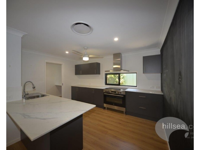 1/7 Robin Joy Close, Labrador QLD 4215
