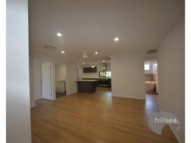 1/7 Robin Joy Close, Labrador QLD 4215