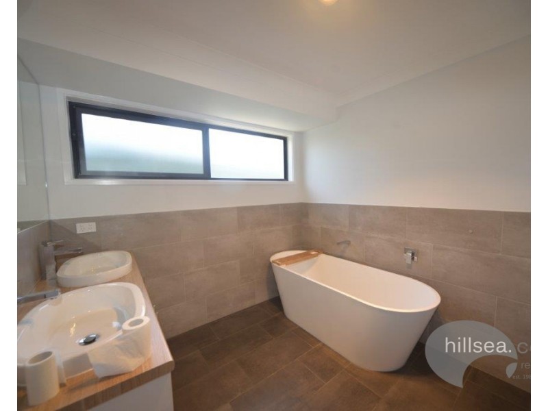 1/7 Robin Joy Close, Labrador QLD 4215