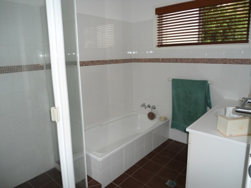 34 Thrush Avenue, Paradise Point QLD 4216