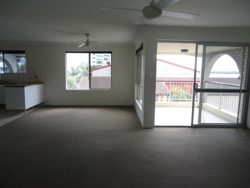 10/282 Marine Parade, Labrador QLD 4215