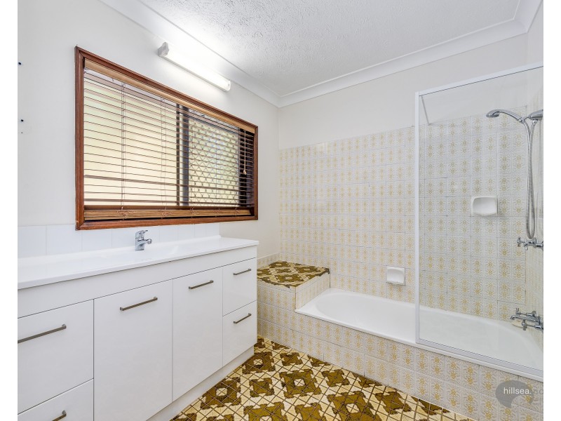 1/268 Marine Parade, Labrador QLD 4215