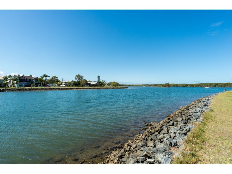 69 Coombe Avenue, Hope Island QLD 4212
