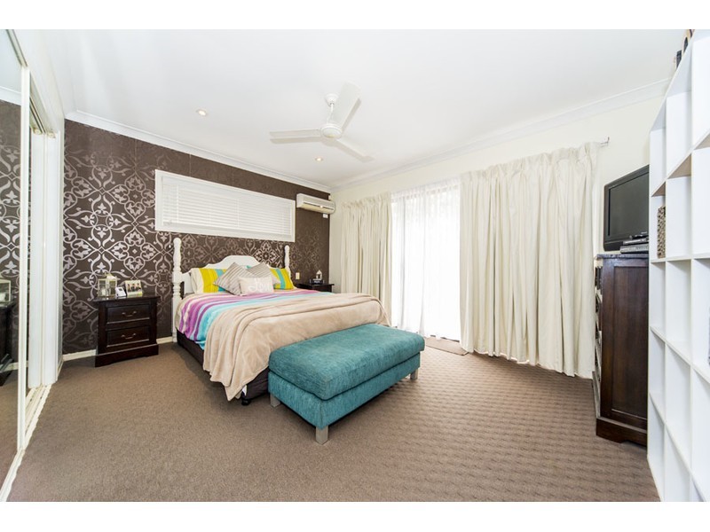 43 Ballybunyon Crescent, Hope Island QLD 4212