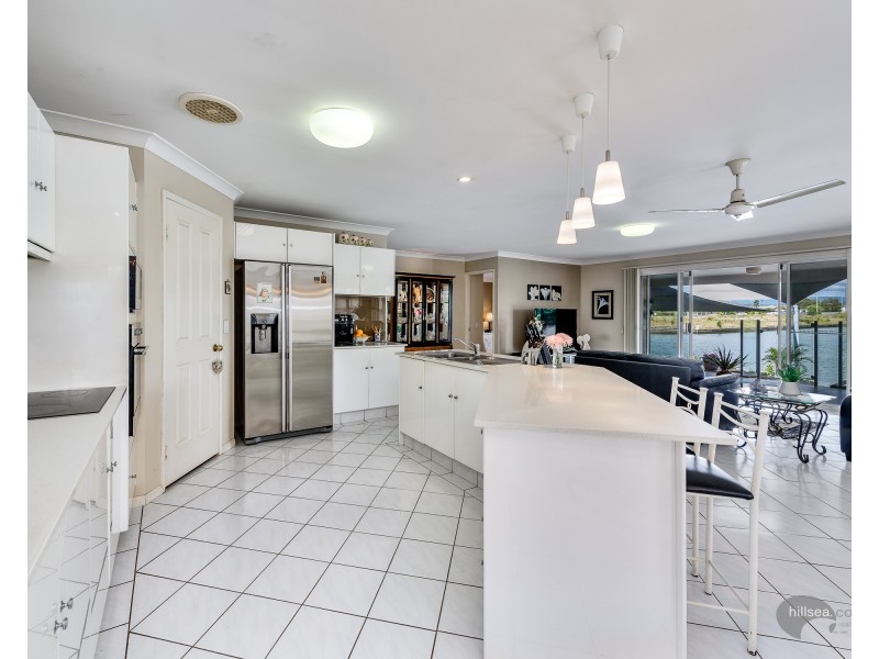 40 Anchorage Way, Biggera Waters QLD 4216