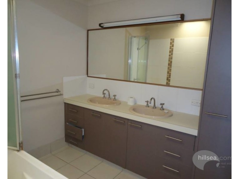 1/1 Vona Place, Labrador QLD 4215