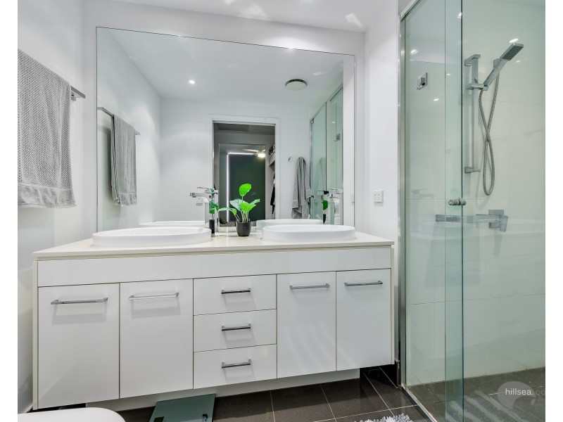 201/20 Labrador Street, Labrador QLD 4215