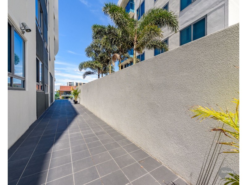 201/20 Labrador Street, Labrador QLD 4215