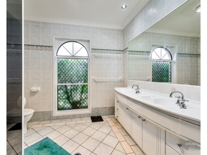 10 Parkwater Terrace, Monterey Keys QLD 4212