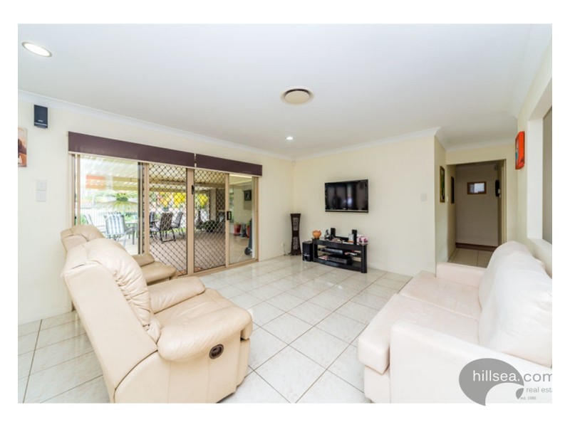 16 Desert Falls Crescent, Parkwood QLD 4214