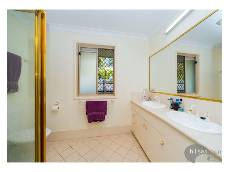 16 Desert Falls Crescent, Parkwood QLD 4214