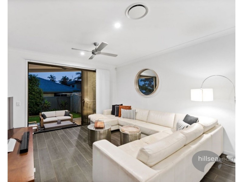 1/54 Milton Avenue, Paradise Point QLD 4216