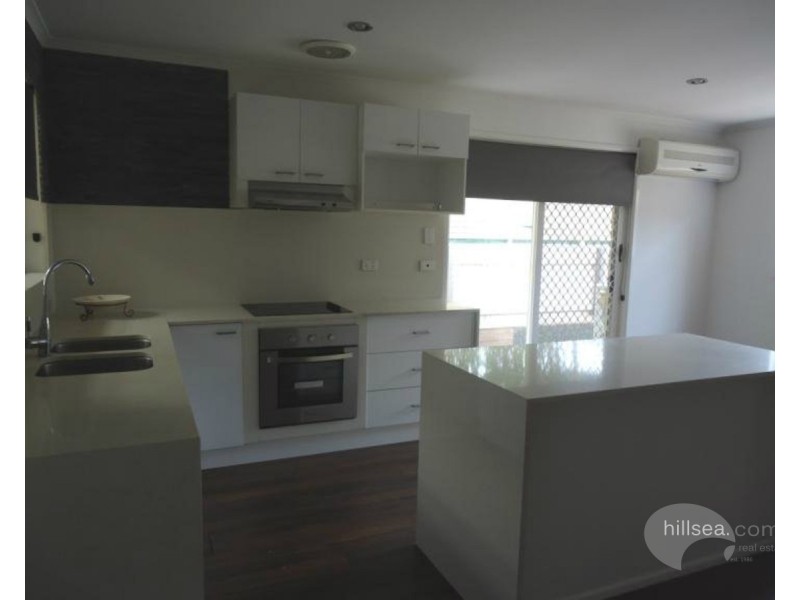 2/110 Kumbari Avenue, Labrador QLD 4215