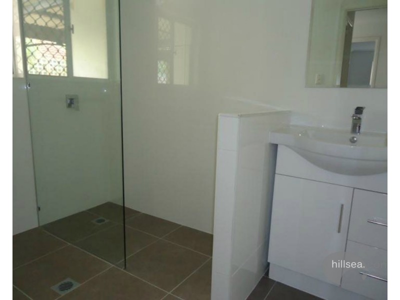 2/110 Kumbari Avenue, Labrador QLD 4215