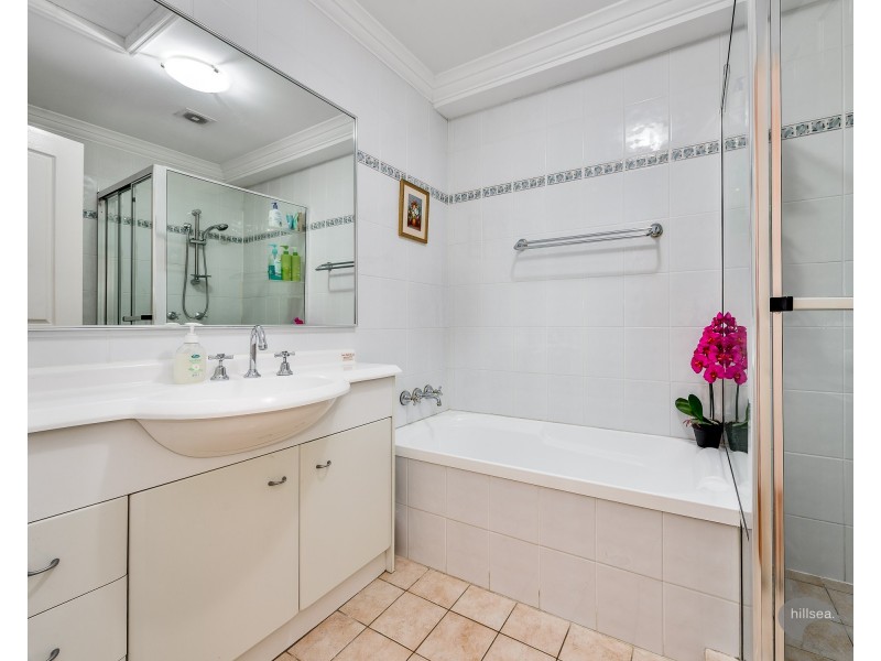 36/82-86 Limetree Parade, Runaway Bay QLD 4216