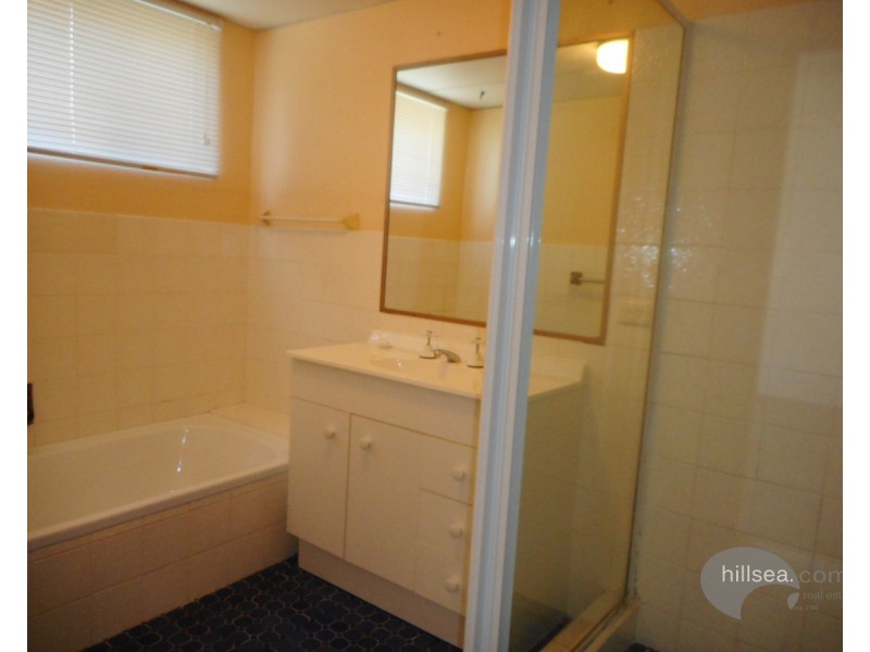 2/288 Marine Parade, Labrador QLD 4215