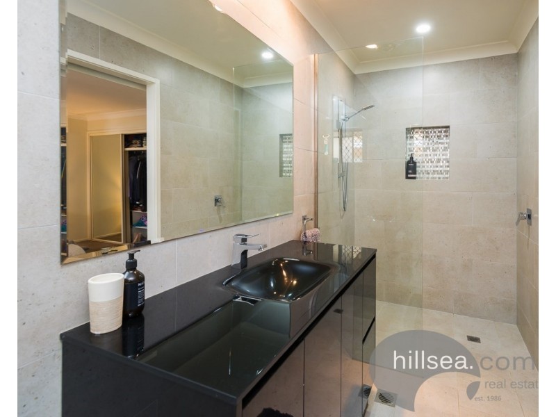 38 Sundown Drive, Paradise Point QLD 4216