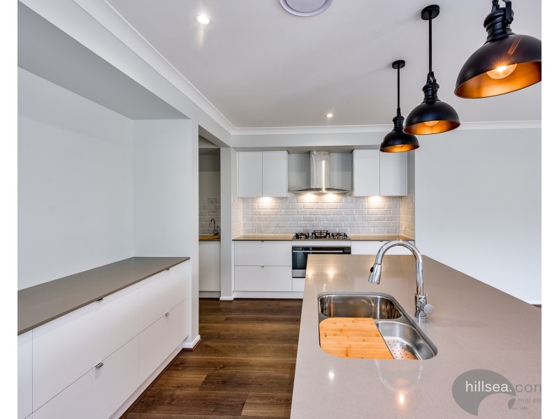 10 Wilson Street, Labrador QLD 4215