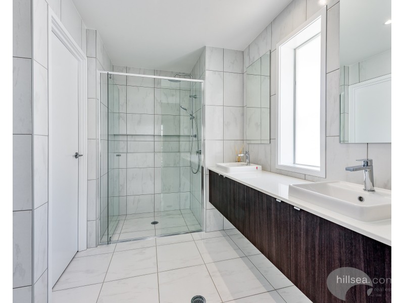 10 Wilson Street, Labrador QLD 4215