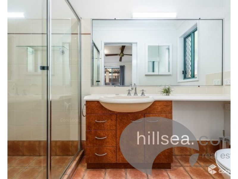 2/7 Coral Avenue, Labrador QLD 4215