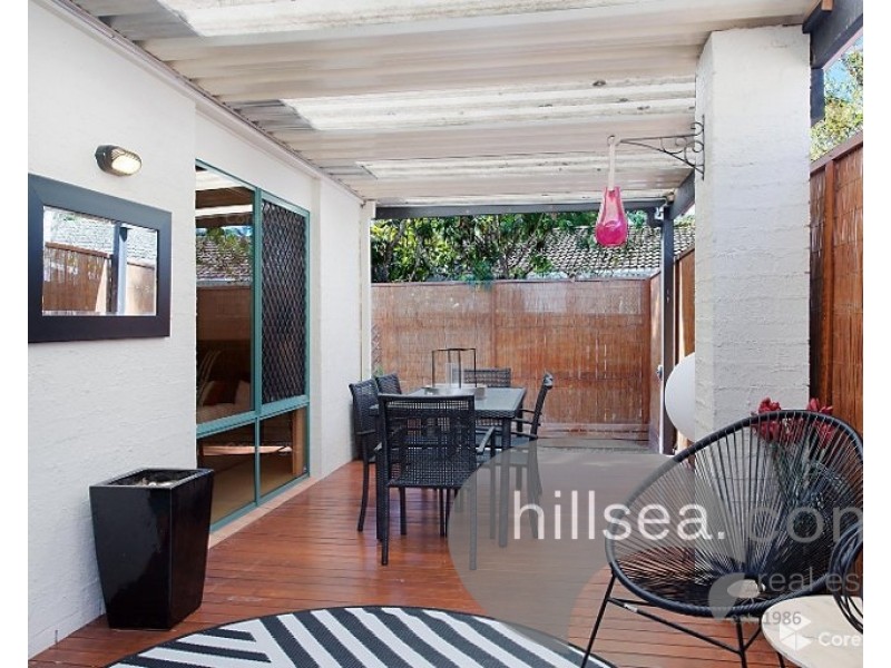 2/7 Coral Avenue, Labrador QLD 4215