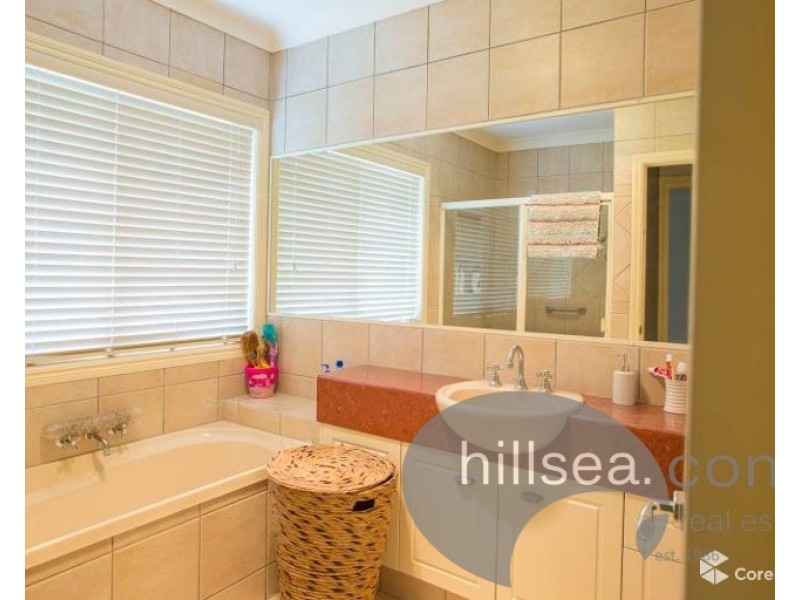 7 Eastside Esplanade, Helensvale QLD 4212