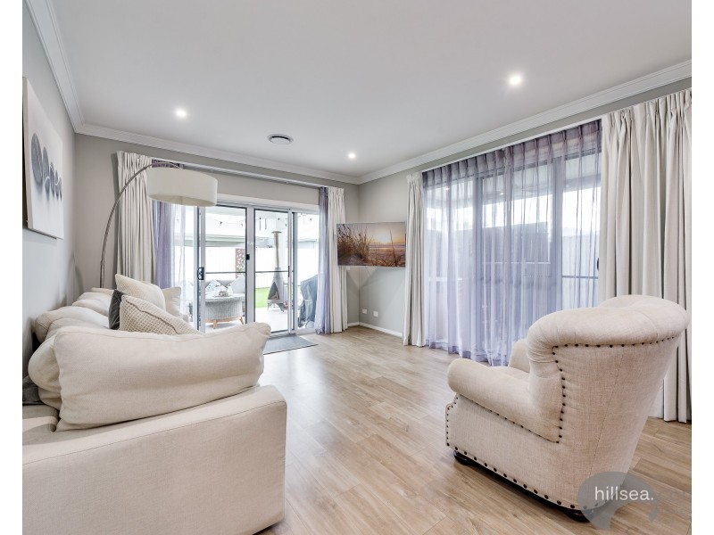 6 Lovat Street, Helensvale QLD 4212