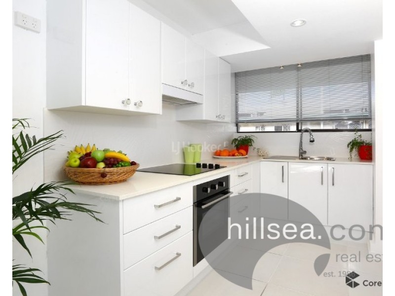 2/9 Proud Street, Labrador QLD 4215