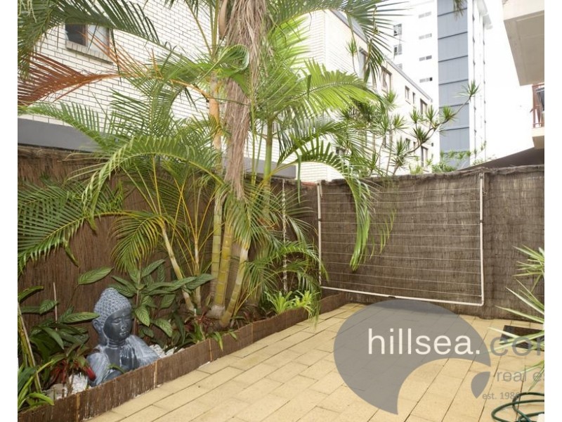 2/9 Proud Street, Labrador QLD 4215