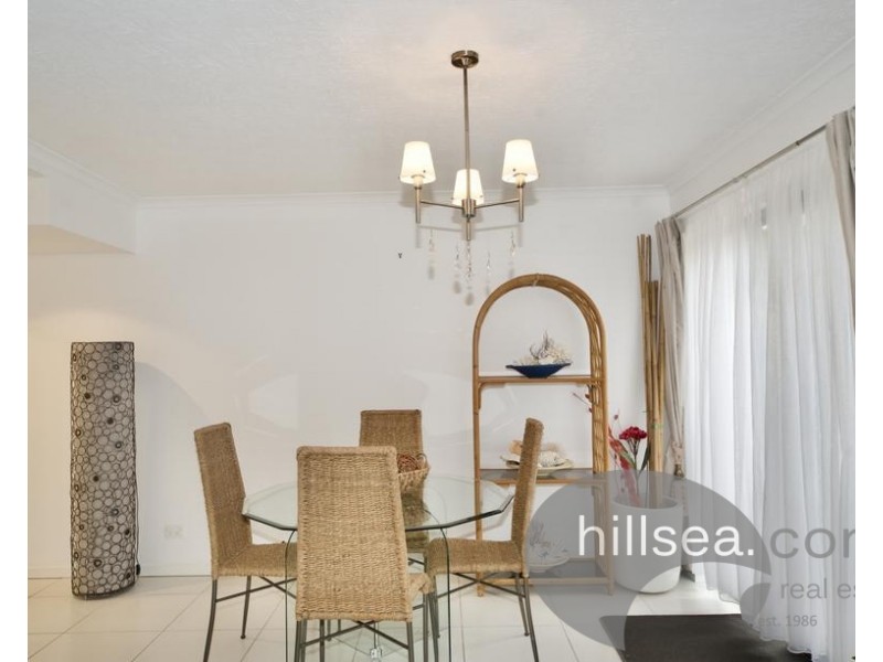 2/9 Proud Street, Labrador QLD 4215