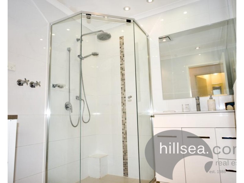 2/9 Proud Street, Labrador QLD 4215